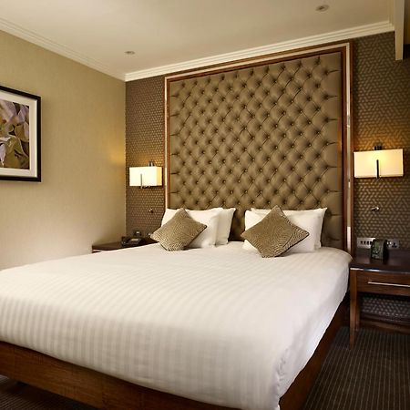 Hotel Doubletree By Hilton Woking Exterior foto