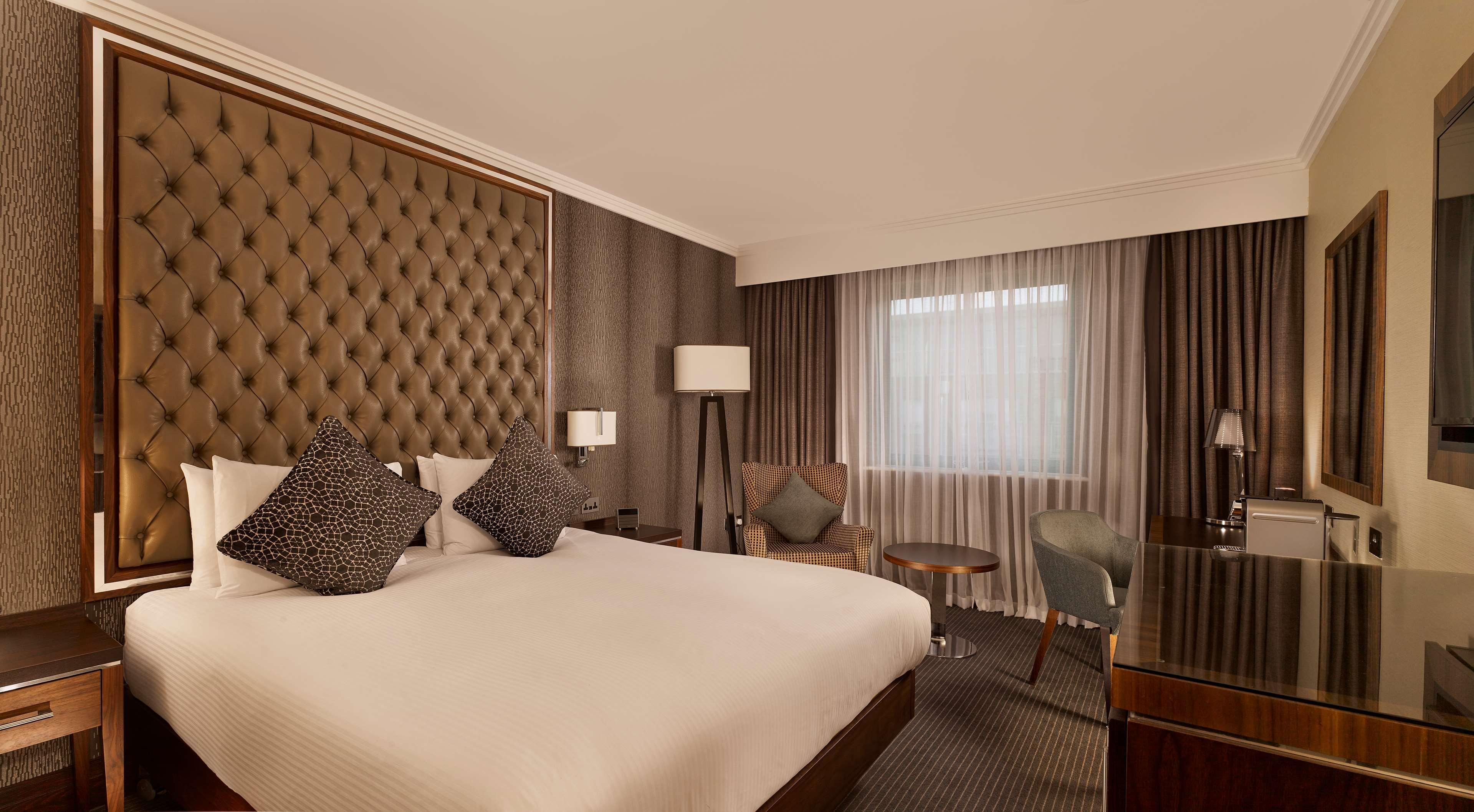 Hotel Doubletree By Hilton Woking Exterior foto
