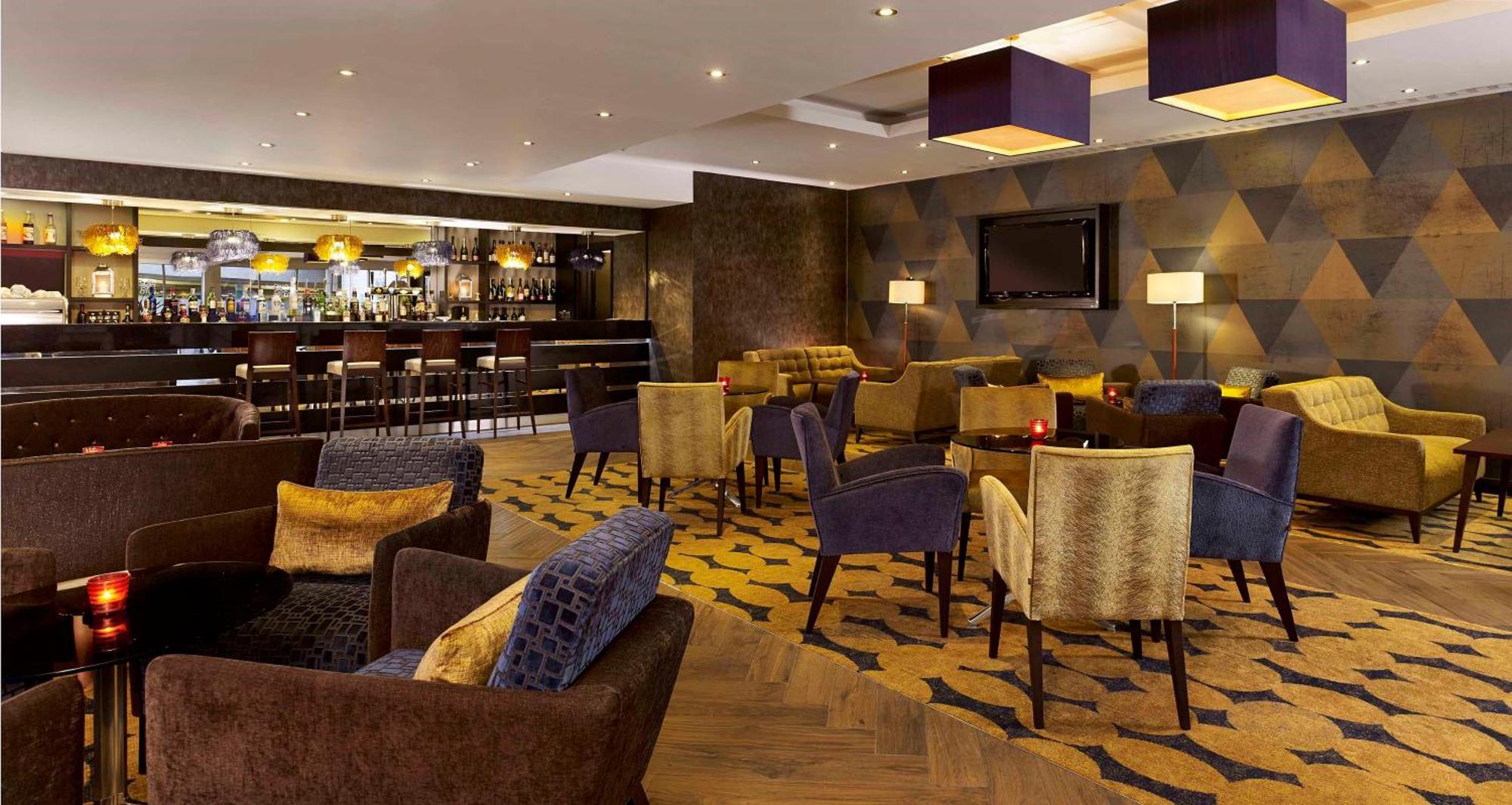 Hotel Doubletree By Hilton Woking Exterior foto