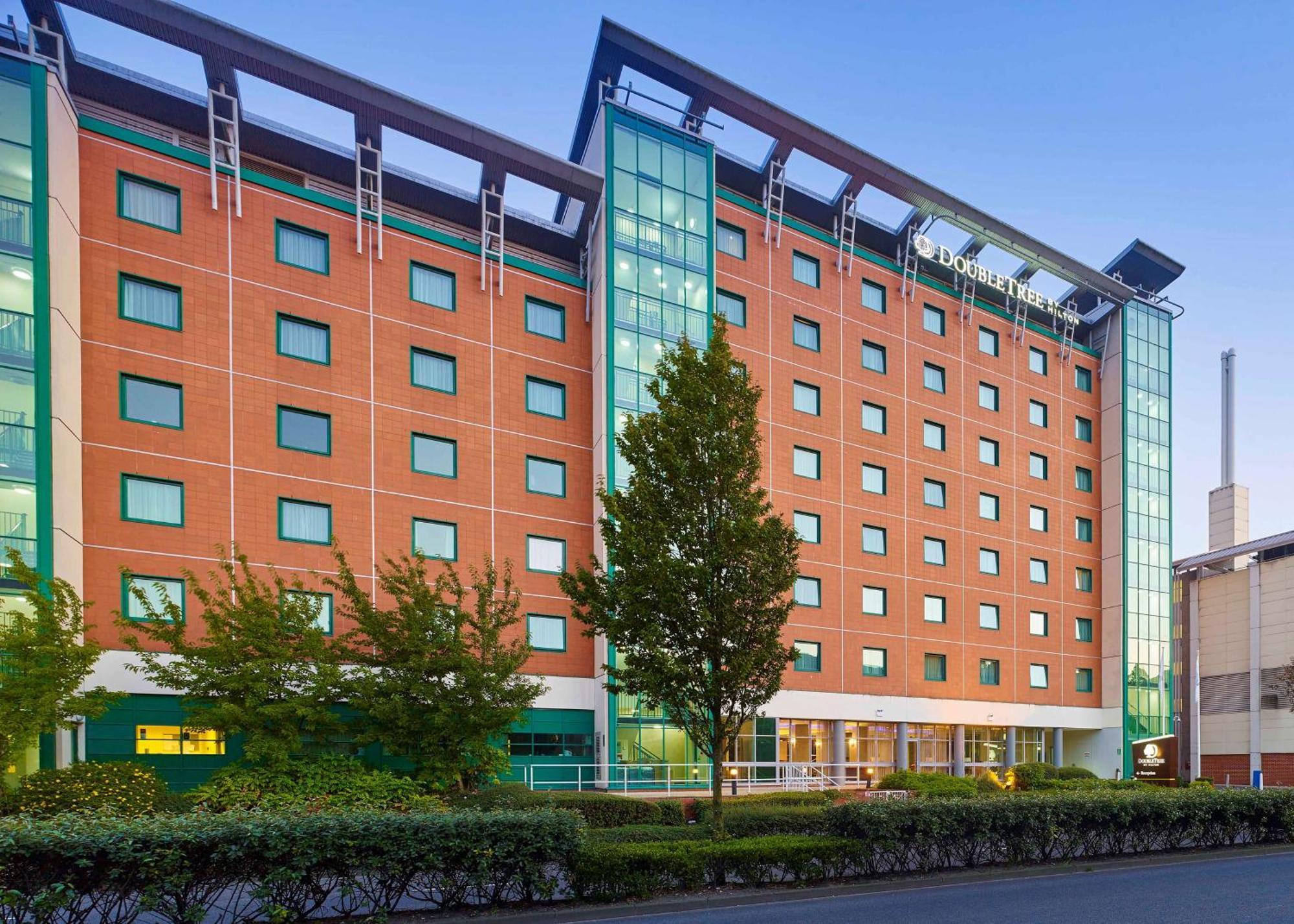 Hotel Doubletree By Hilton Woking Exterior foto