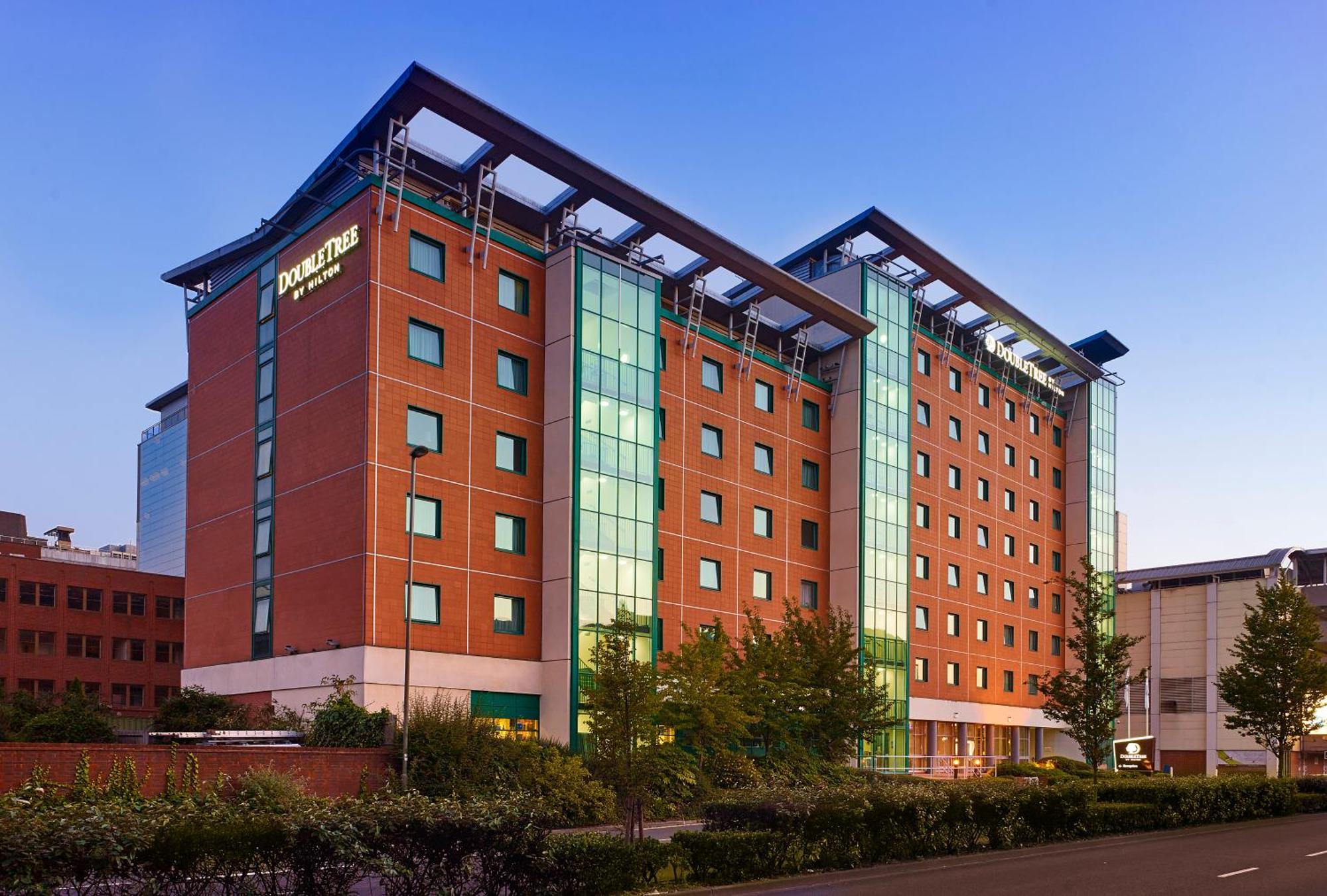 Hotel Doubletree By Hilton Woking Exterior foto