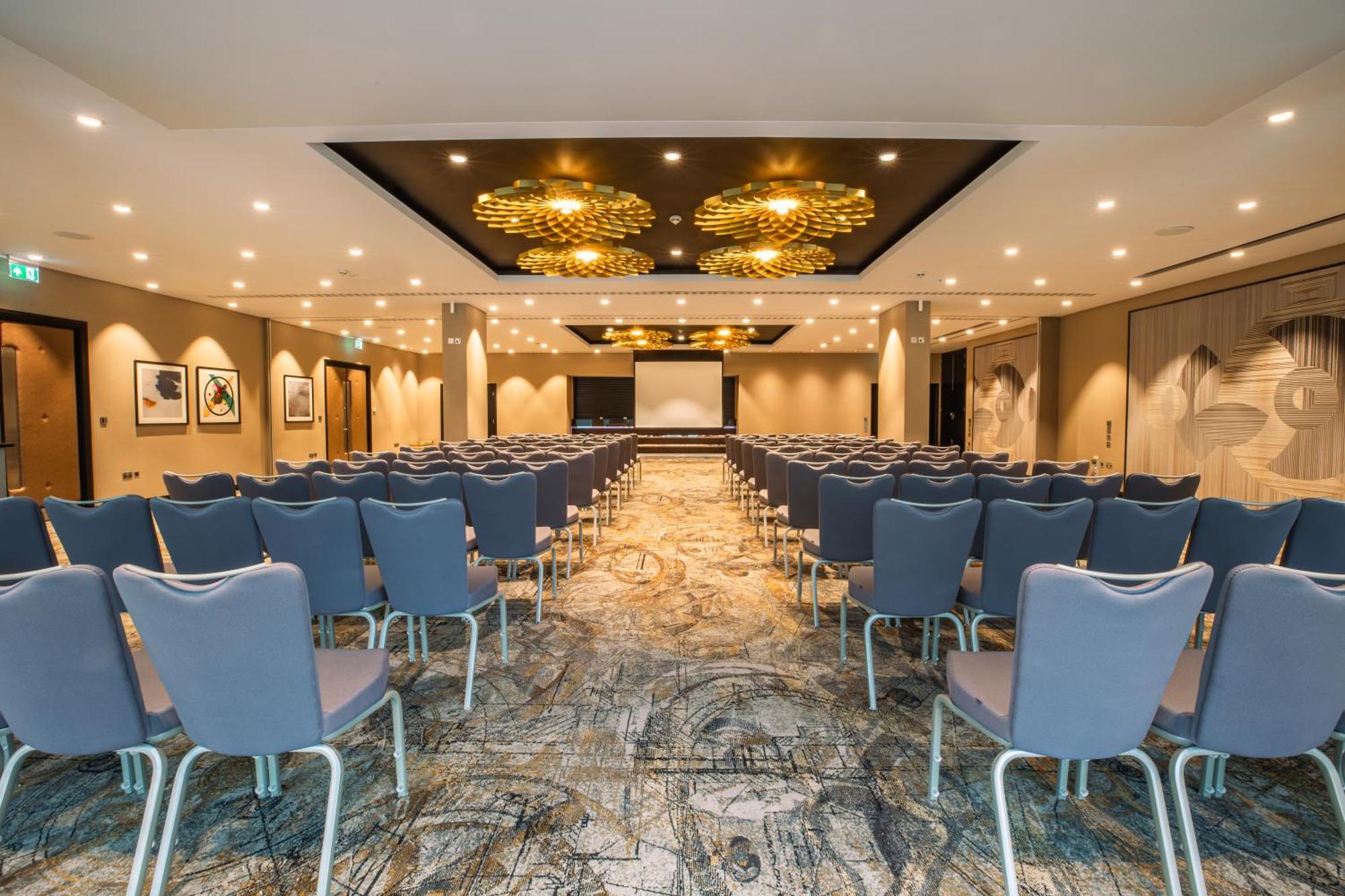 Hotel Doubletree By Hilton Woking Exterior foto