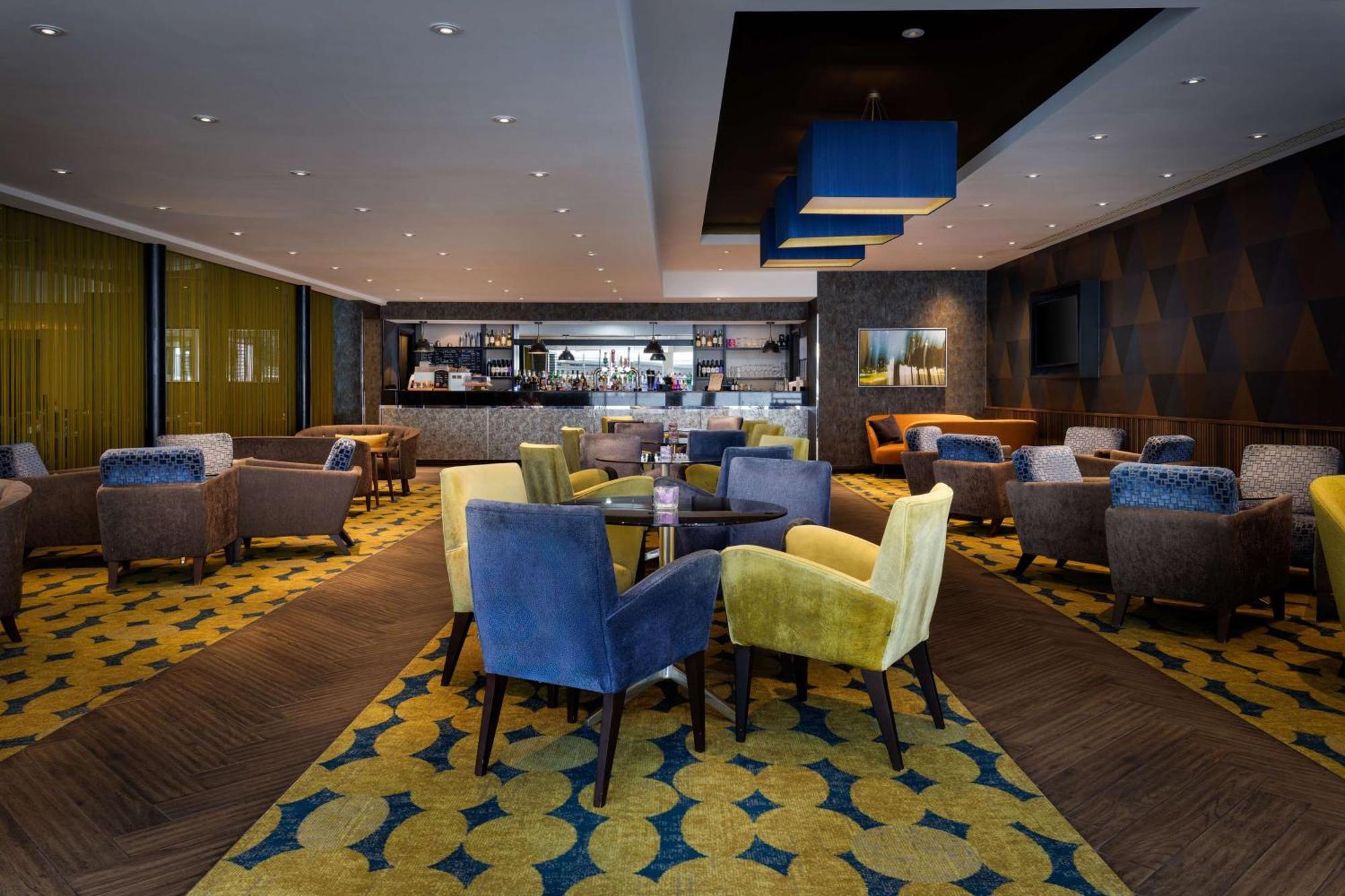 Hotel Doubletree By Hilton Woking Exterior foto