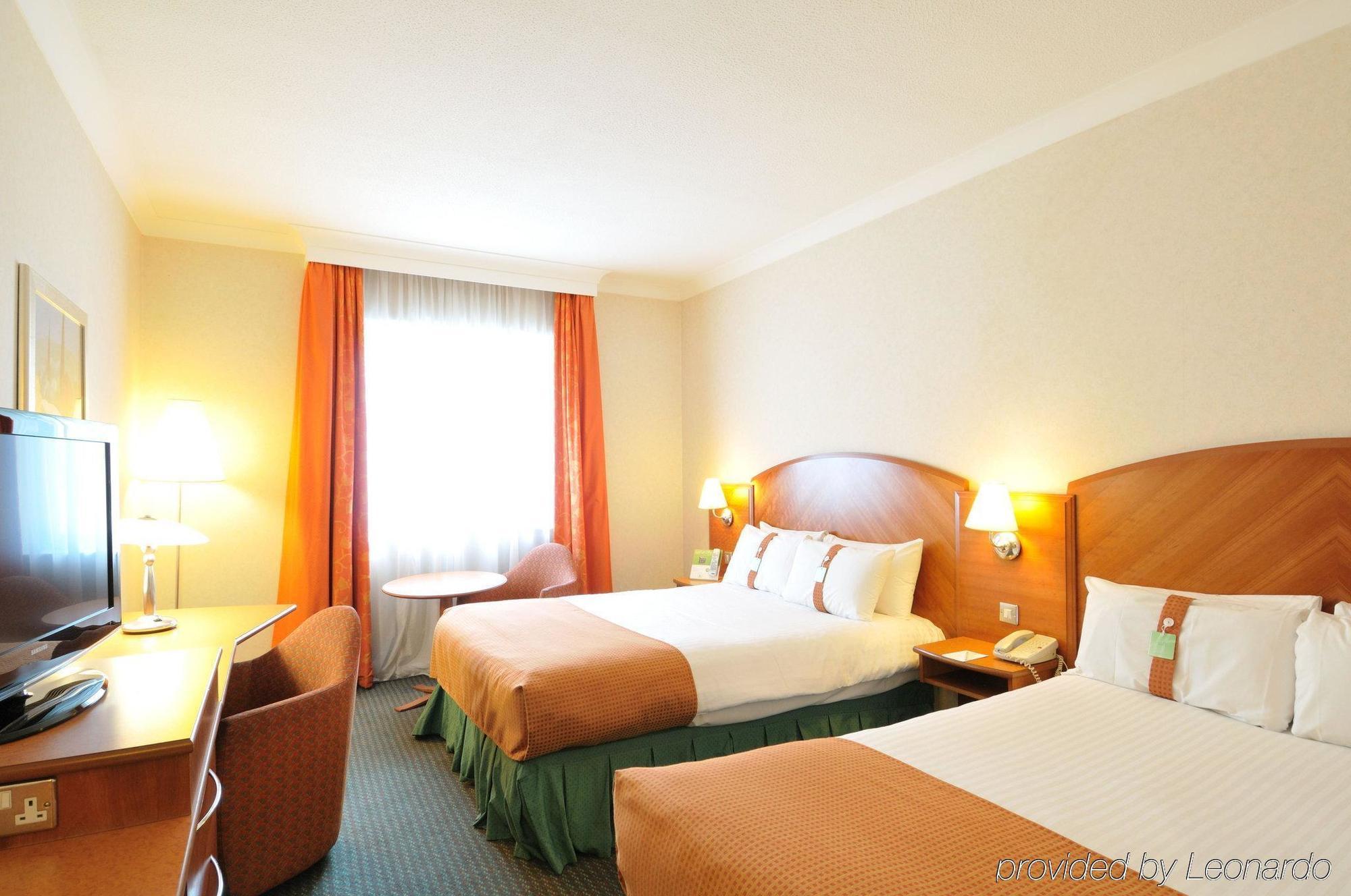 Hotel Doubletree By Hilton Woking Exterior foto