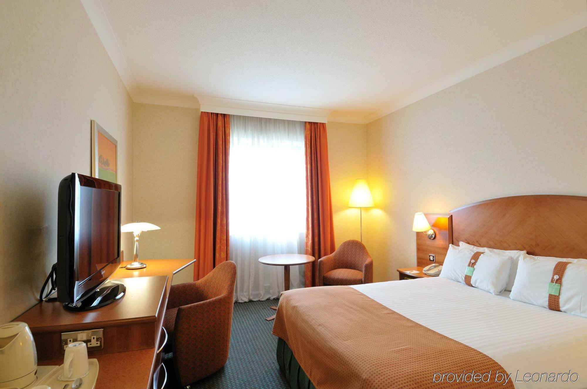 Hotel Doubletree By Hilton Woking Habitación foto