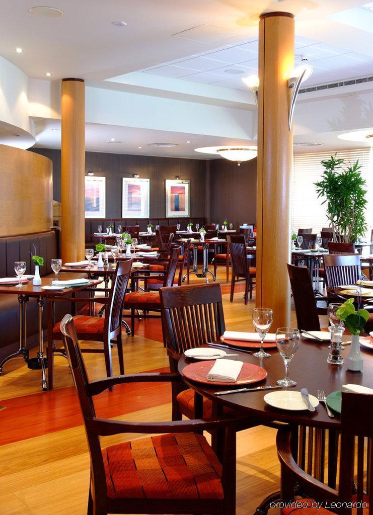 Hotel Doubletree By Hilton Woking Restaurante foto